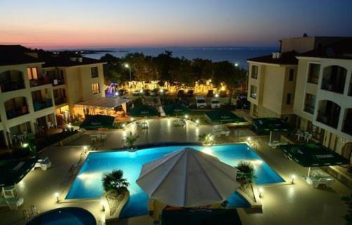 Paradise Bay Hotel Pomorie Exteriör bild