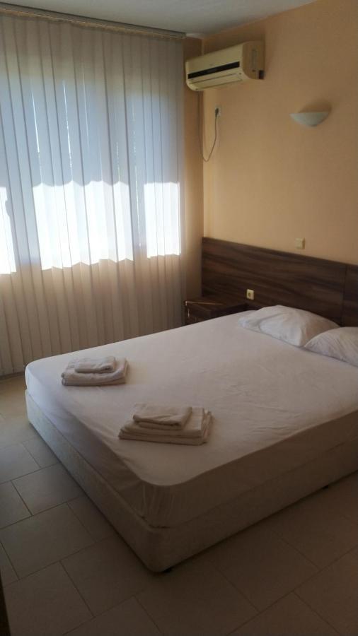Paradise Bay Hotel Pomorie Exteriör bild