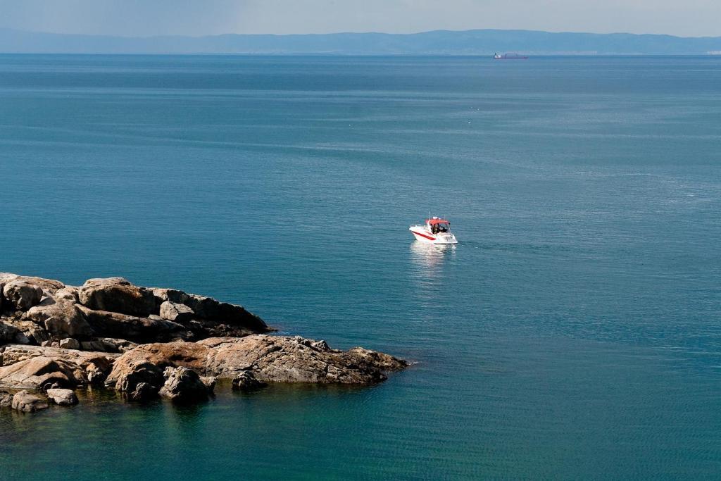 Paradise Bay Hotel Pomorie Exteriör bild