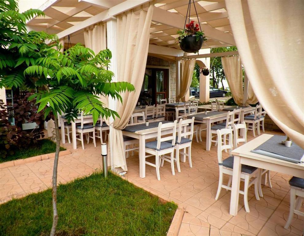 Paradise Bay Hotel Pomorie Exteriör bild