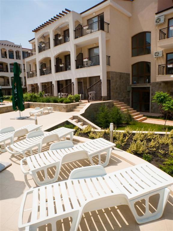 Paradise Bay Hotel Pomorie Exteriör bild
