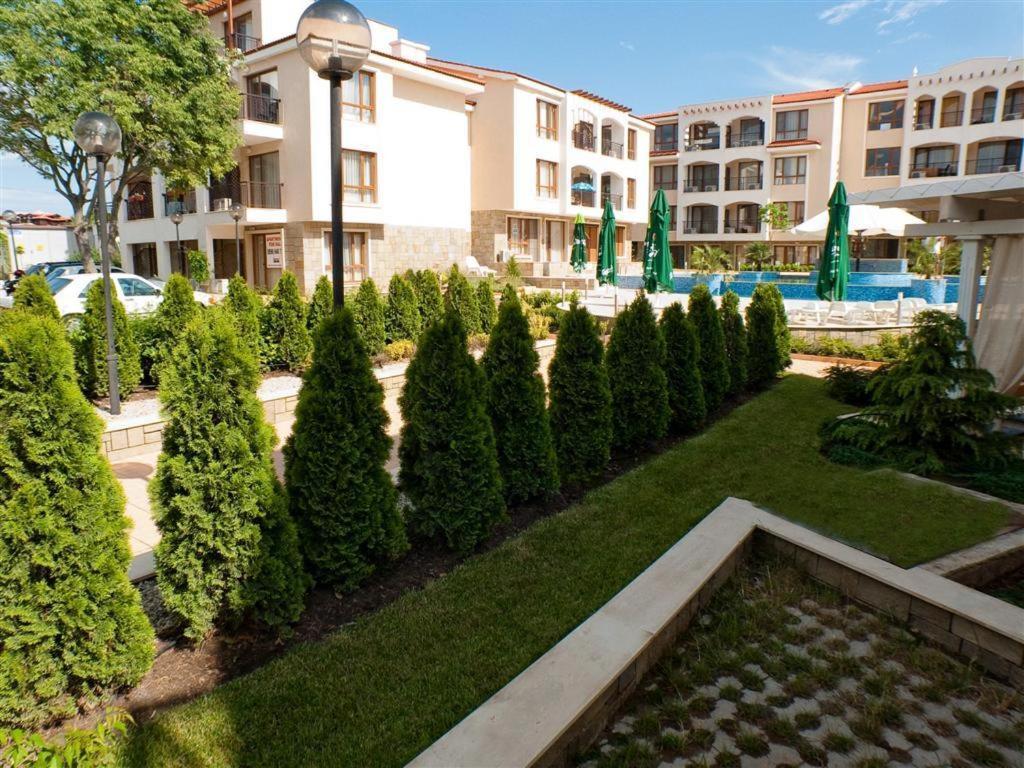 Paradise Bay Hotel Pomorie Exteriör bild