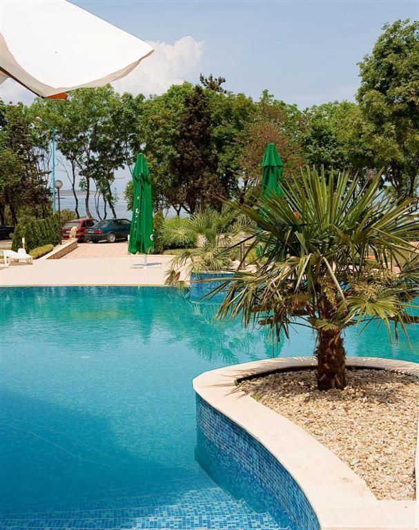 Paradise Bay Hotel Pomorie Exteriör bild